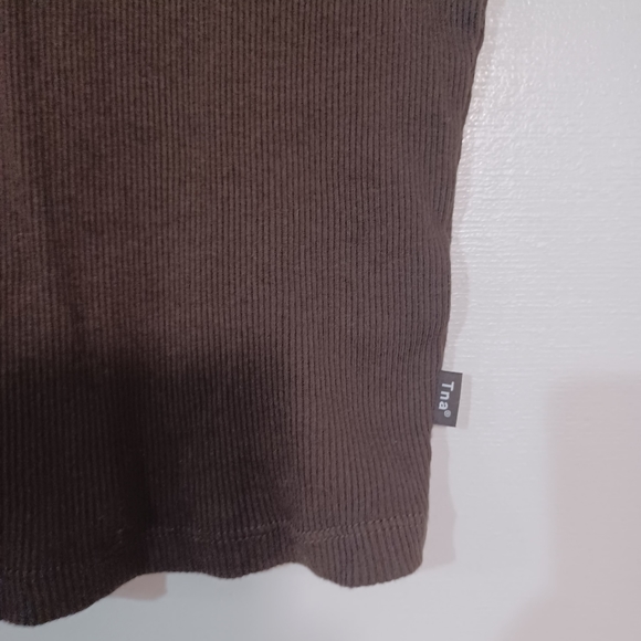 TNA Ribbed Crop Top - Picture 3 of 5